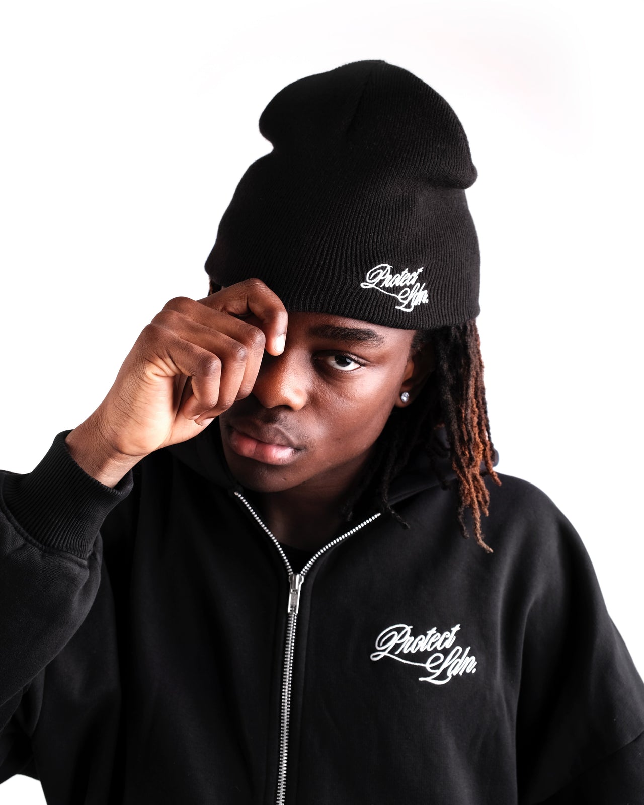 BLACK SCRIPT BEANIE