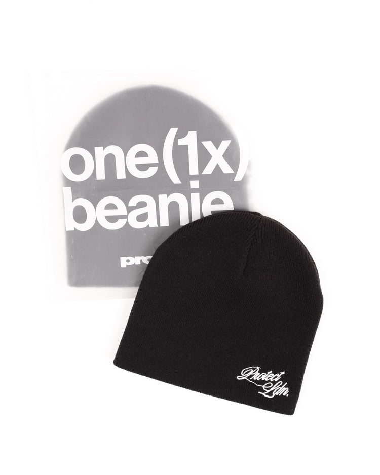 BLACK SCRIPT BEANIE