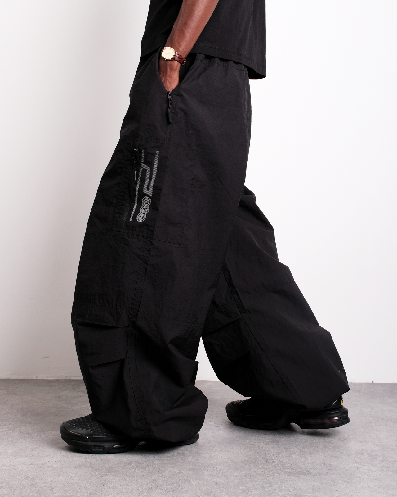 BLACK TREKKA TECH PANTS